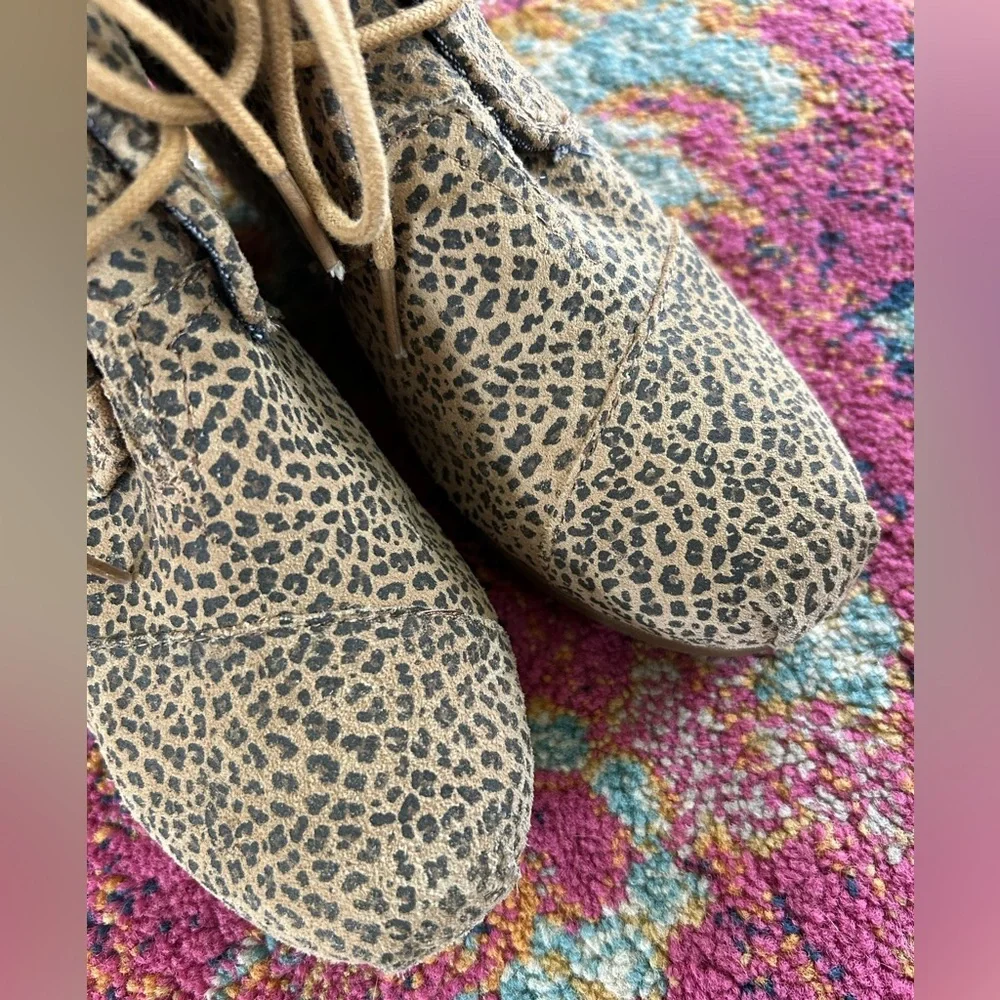 Toms | Women’s tan/black Kala Desert Cheetah Leopard Print Wedge laceup shoe 7.5